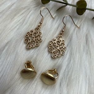 Vintage Gold tone dangle clip on earrings (2pcs)